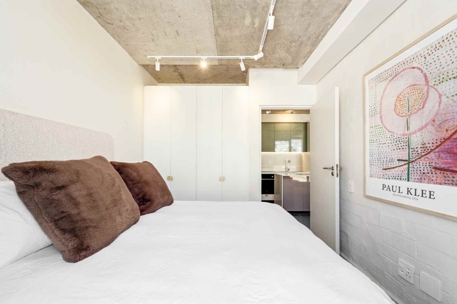 To Let 1 Bedroom Property for Rent in Sea Point Western Cape